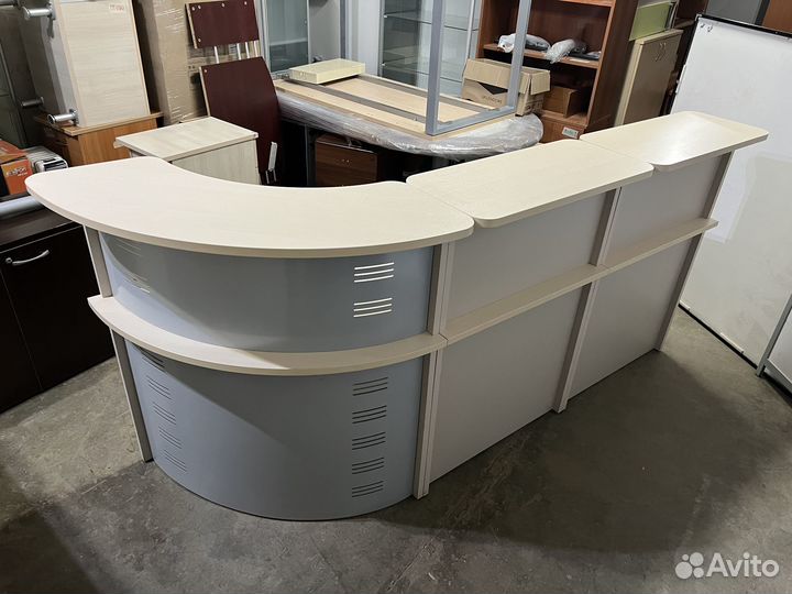 Стойка ресепшн 250х90х116