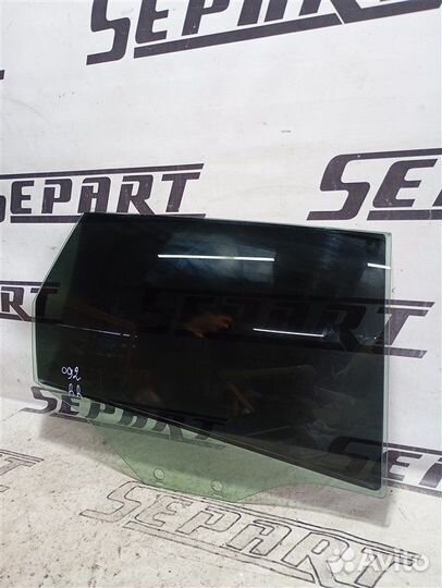 Стекло двери заднее правое Audi A3 8P 1.8 CDA 2009