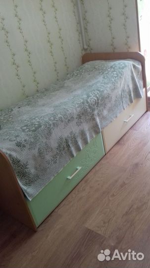 Кровать односпальная с выдвижными ящиками