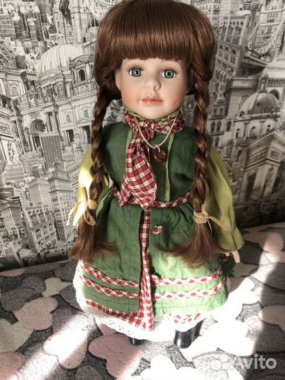 Коллекционная кукла фарфоровоя