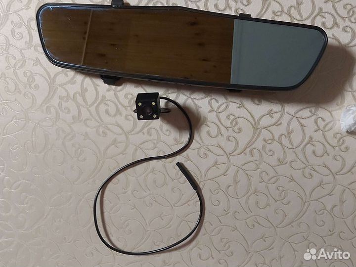 Автомобильное зеркало заднего вида с камерой