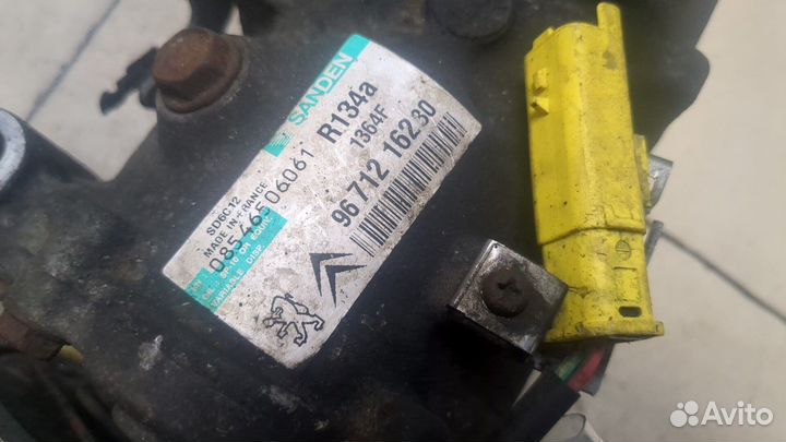 Компрессор кондиционера Peugeot 308