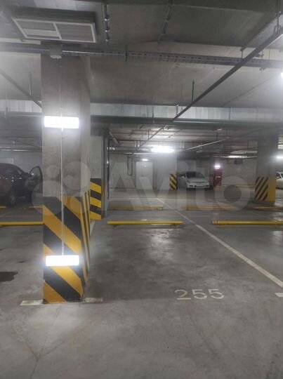 Машиноместо, > 30 м²