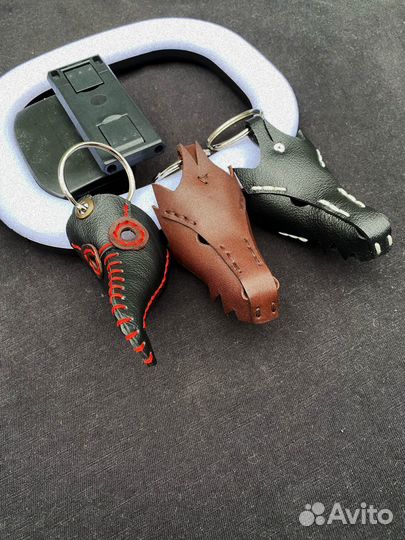 Брелок голова дракона, чумного доктора из кожи