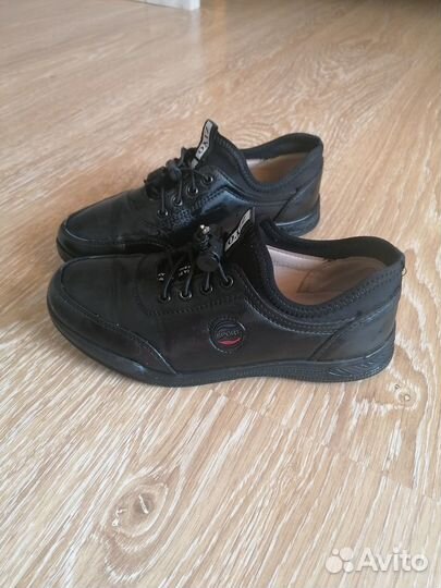 Продам детские туфли