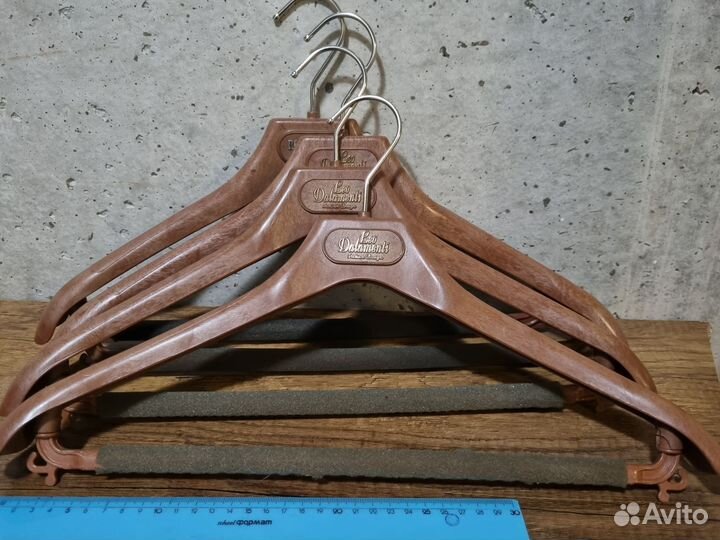 Вешалки плечики для верхней одежды
