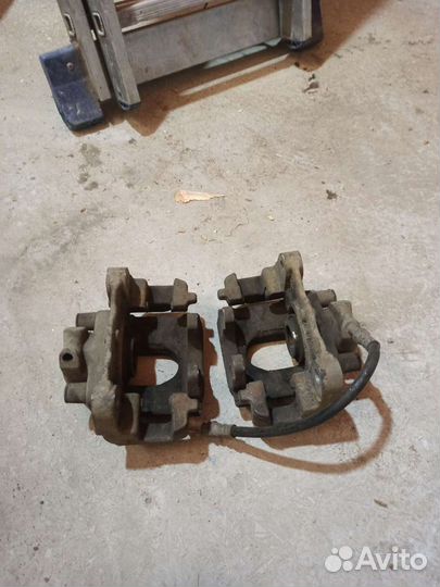 Суппорт передний на Фольксваген t4