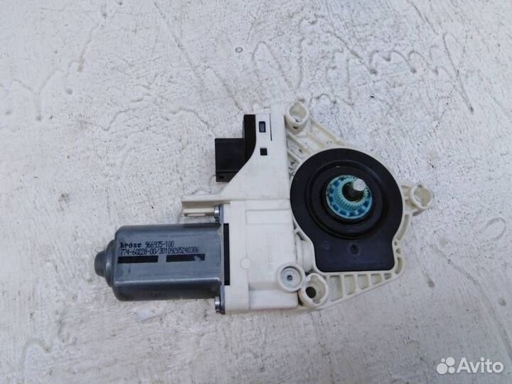 Моторчик переднего левого стеклоподъемника Skoda Superb 2 3T