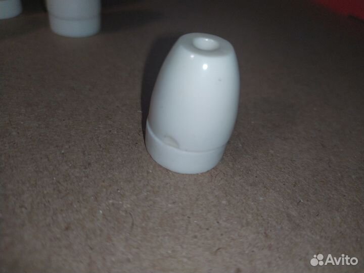 Фарфоровый проходной изолятор