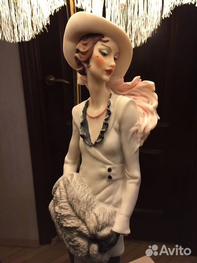 Лампа со скульптурой G. Armani, Capodimonte Италия