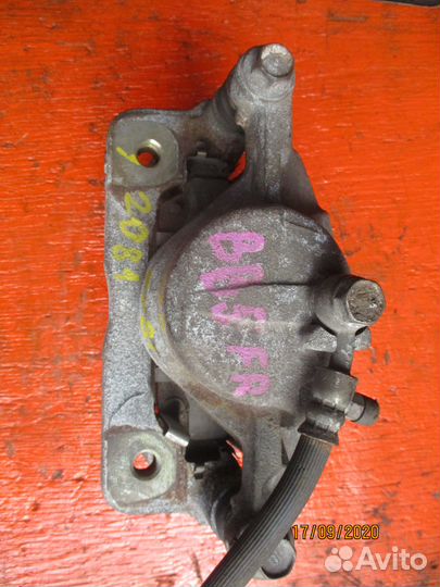 Суппорт тормозной передний правый honda prelude BB5/6/7/8