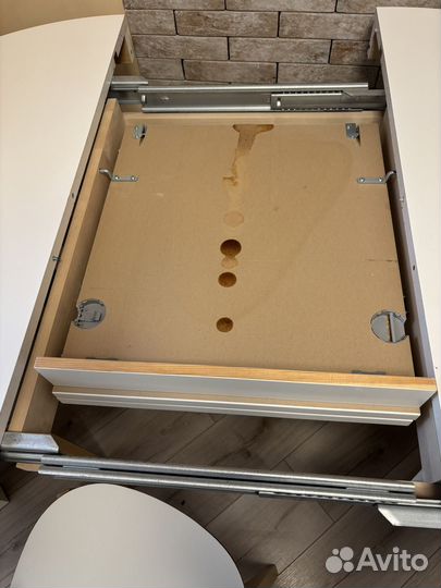 Продам кухонный стол, и 4 стула