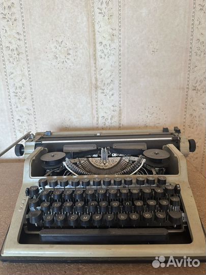 Печатная пишущая машинка