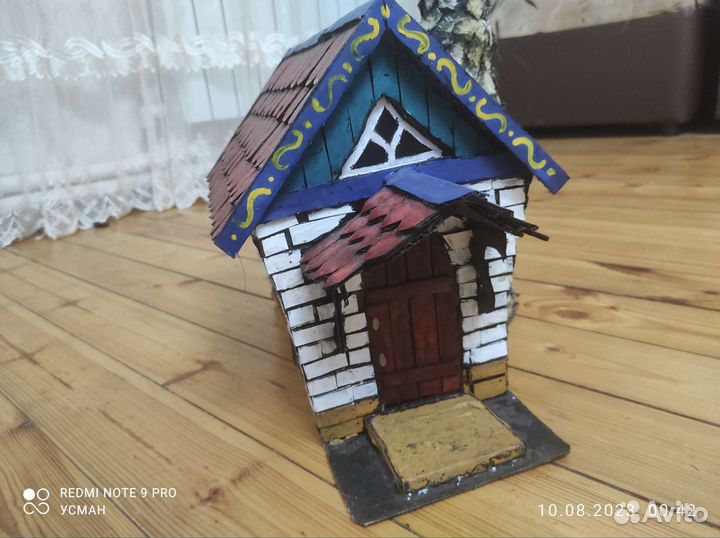 Картонный домик