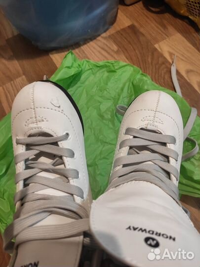 Коньки фигурные 32р