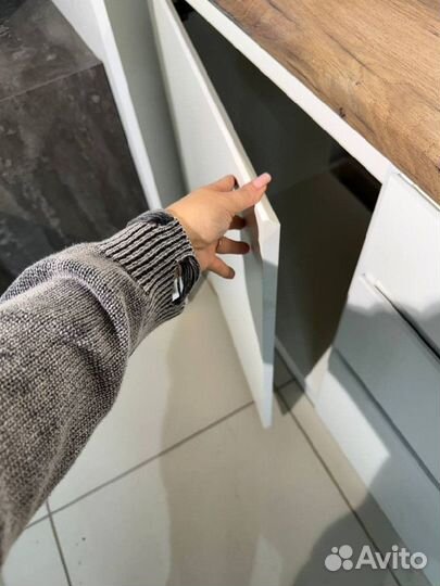 Кухня белая 360 см со столешнецей