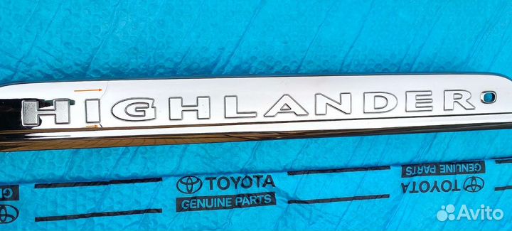 Тойота Хайлендер накладка багажника хромированная