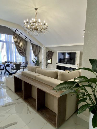 3-к. квартира, 150 м², 4/4 эт.