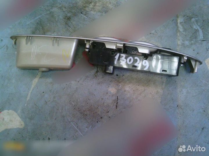 Блок управления стеклоподъемниками Mitsubishi L200