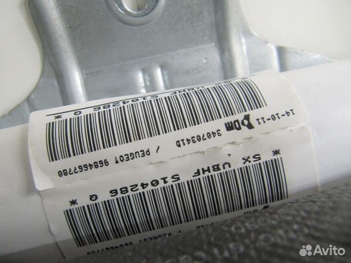 Шторка безопасности правая Peugeot 3008 2010-2016