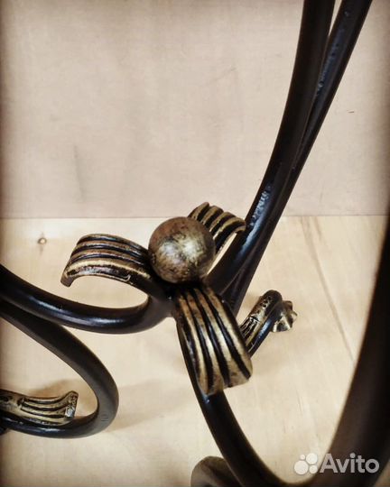 Кованная цветочница