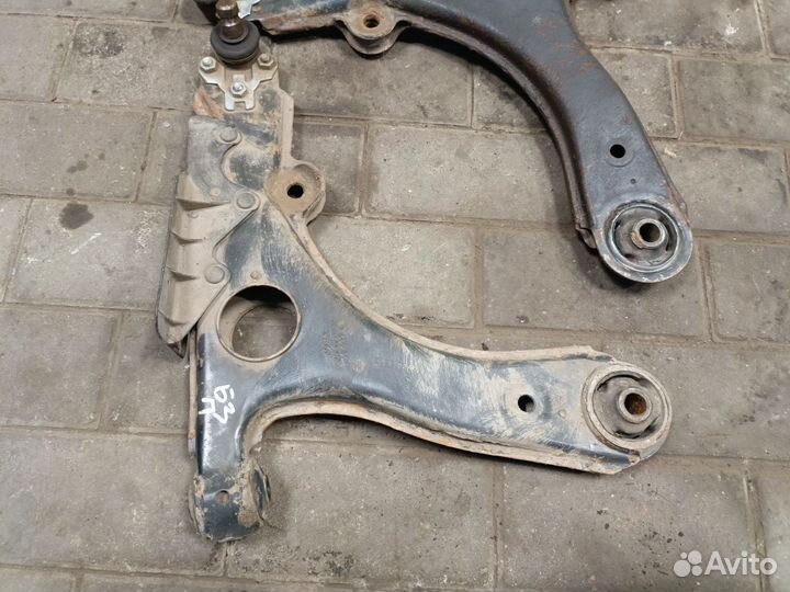 Передние рычаги Passat B3