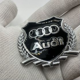 Наклейка шильдик Audi