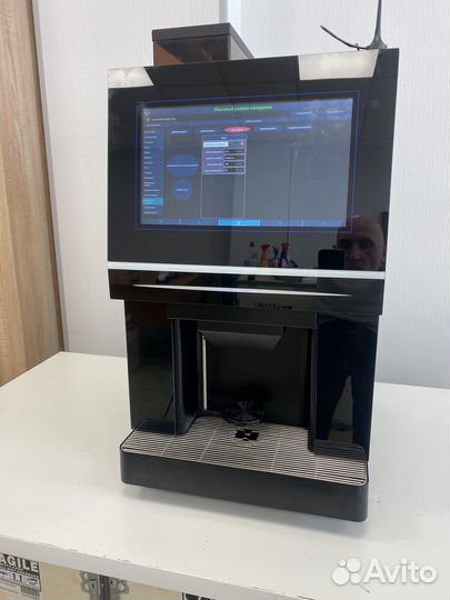 Профессиональная кофемашина для кофейни Jetinno