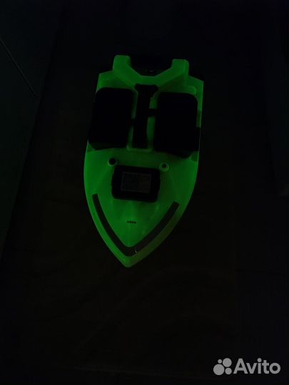 Светящийся в темноте кораблик с GPS на 40 точек