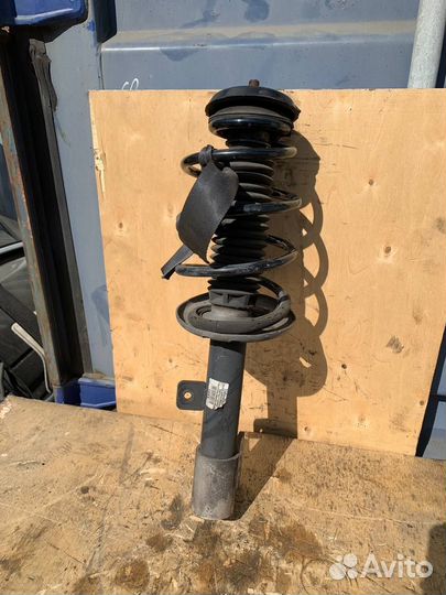 Стойка амортизатор передняя левая Peugeot 307