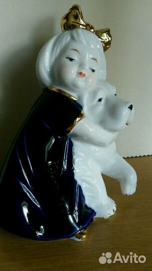 Статуэтка фарфор. Девочка с собачкой