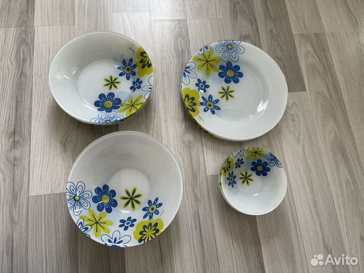 Набор столовой посуды новый