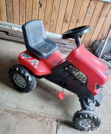 Трактор с педалями детский