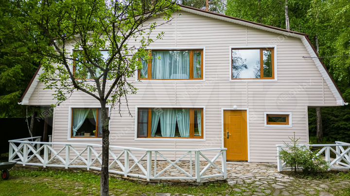 Дом 140 м² на участке 9 сот.