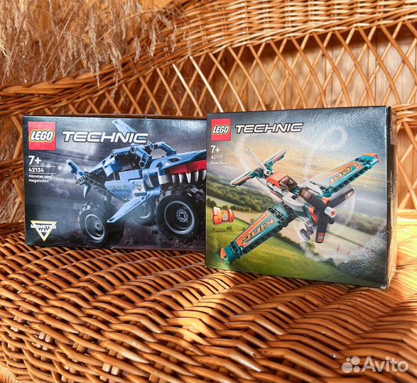 Конструктор lego Technic Monster Jam: Мегалодон