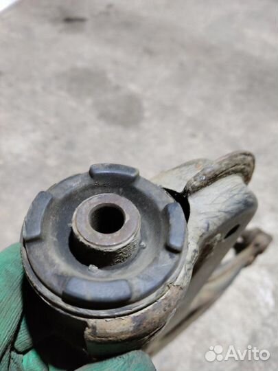 Рычаг подвески нижний передний правый Opel Vectra