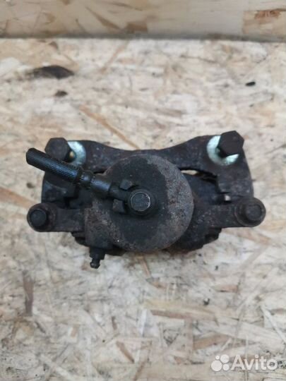 Суппорт передний правый Chevrolet Lacetti хэтчбэк