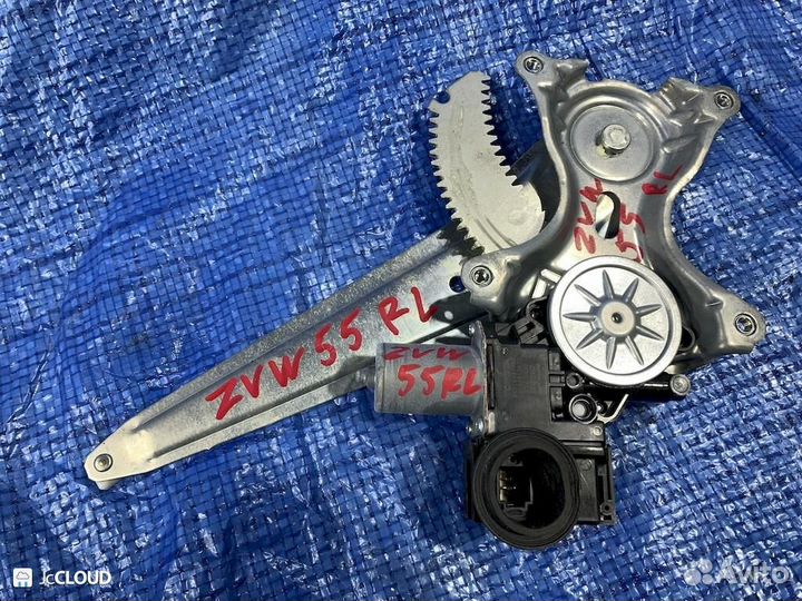 Стеклоподъемник на toyota prius ZVW55 2zrfxe