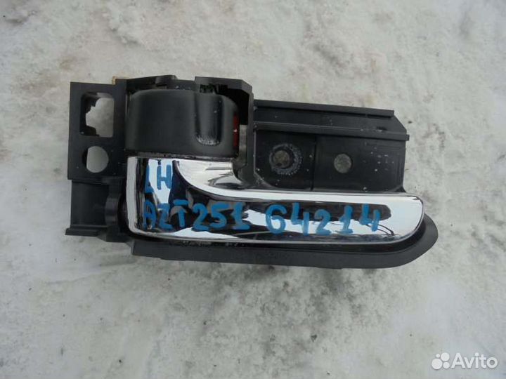 Ручка двери внутренняя левая Toyota Avensis AZT251