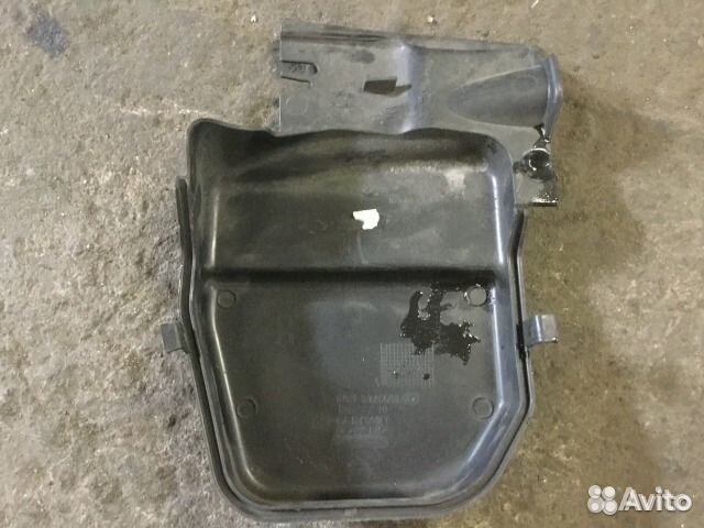 Крышка салонного фильтра бмв Е90 после 2005г