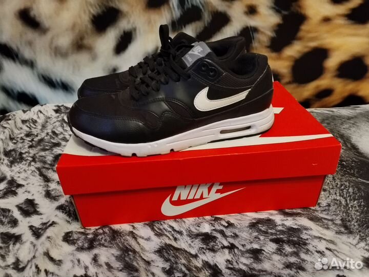 Кроссовки Nike 39