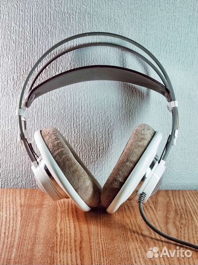 Студийные открытые наушники AKG K701