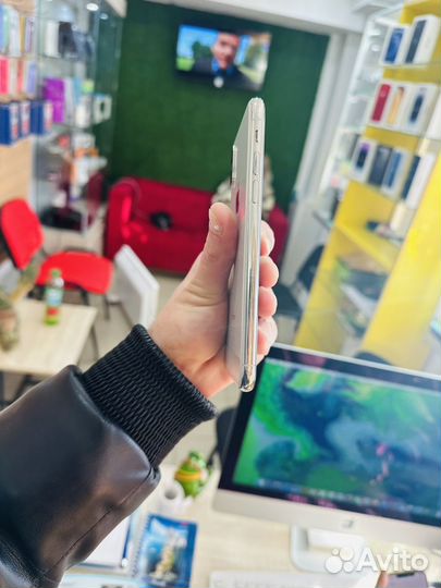 iPhone X, 64 ГБ