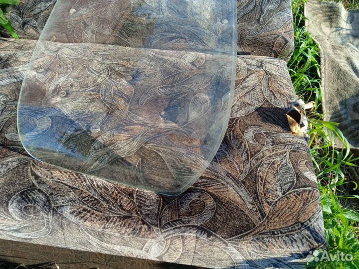 Продам заднее лобовое стекло от автомобиля