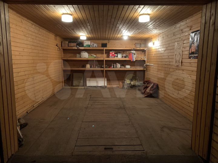 Гараж, > 30 м²