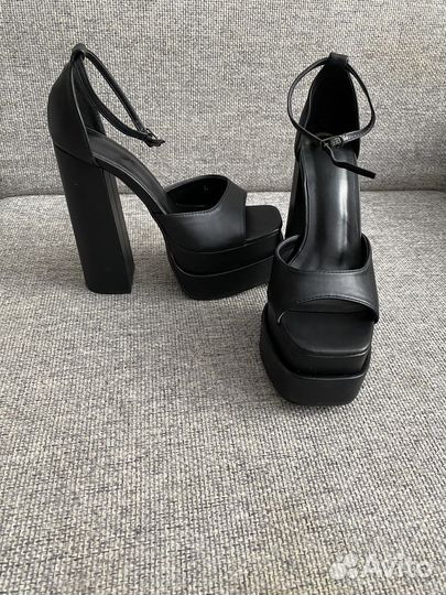 Босоножки женские