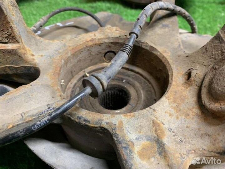 Кулак передний левый Range Rover L322 Land Rover