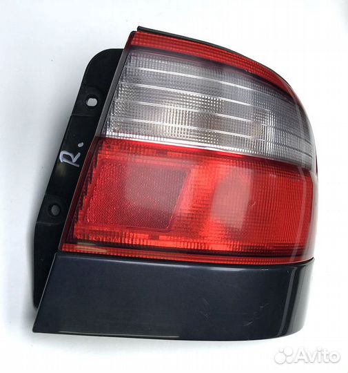 Фонарь задний правый Прав. Тойота Карина 1995г 2л