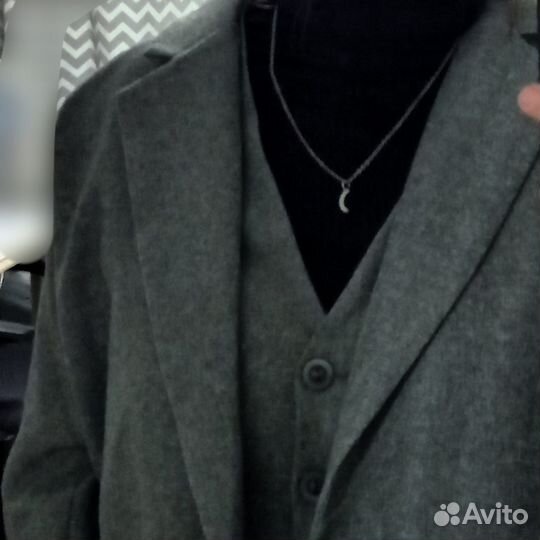 Продам серый костюм тройку