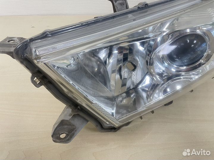 Фара левая Toyota hoghlander II (2010-2013)